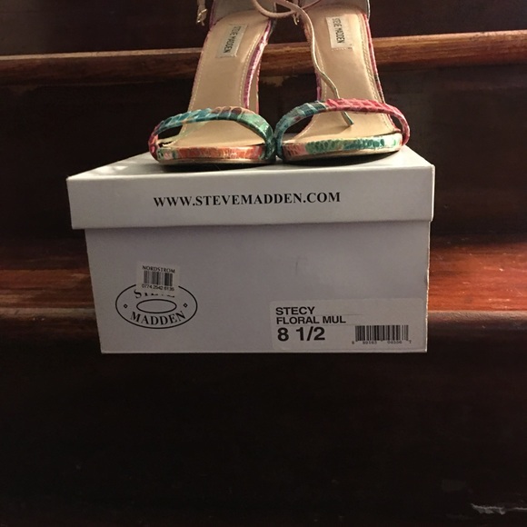 Steve Madden multi color snakeskin sandal - Picture 3 of 4